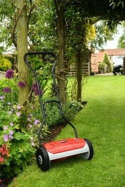 Cobra HM381 Hand Cylinder Mower 38cm (15in) With Grass Bag -Garden Supplies Sale DSC 2486