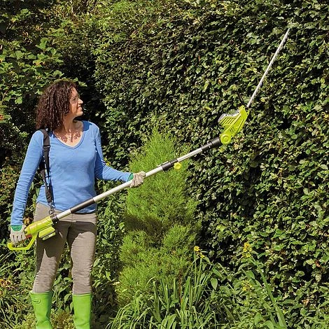 Garden Gear 20V Cordless Lithium-ion Telescopic Hedge Trimmer 2 Garden Gear 20V Cordless Lithium-ion Telescopic Hedge Trimmer - Image 2